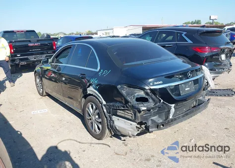 2017 Mercedes-Benz C 300 из США, поврежденный, VIN 55SWF4JB0HU198610